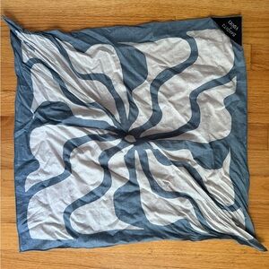 Vuori Blue and White Patterned Scarf